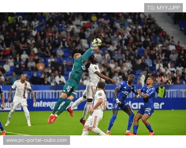 南特客场连败暴露防线漏洞，场均失球2.1保级形势严峻