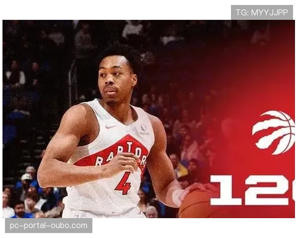 场边花絮：猛龙队小将斯科蒂-巴恩斯场边指导新秀观看录像